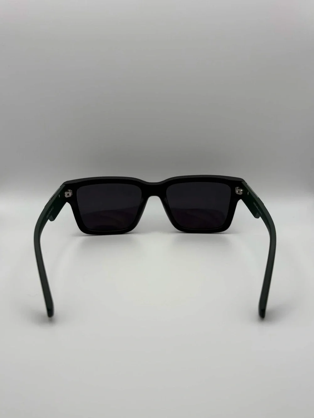 Gucci Black Sunglasses with Red & Green Temple Accents Excellent Condition
